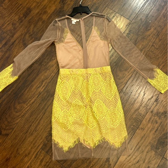Yellow lace and beige mesh dress - Picture 3 of 3